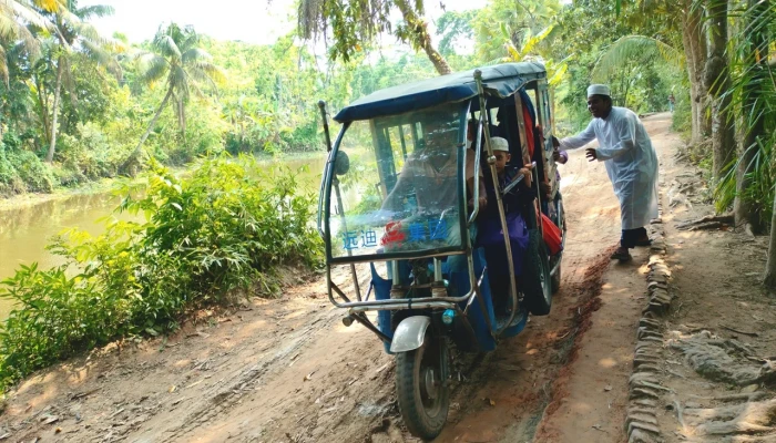 হাইমচরে সড়ক যেন ‘মরণফাঁদ’, দুর্ভোগ চরমে