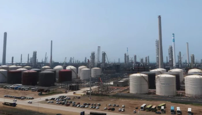 চীনের একটি তেল শোধনাগারের ওপর যুক্তরাষ্ট্রের নিষেধাজ্ঞা আরোপ