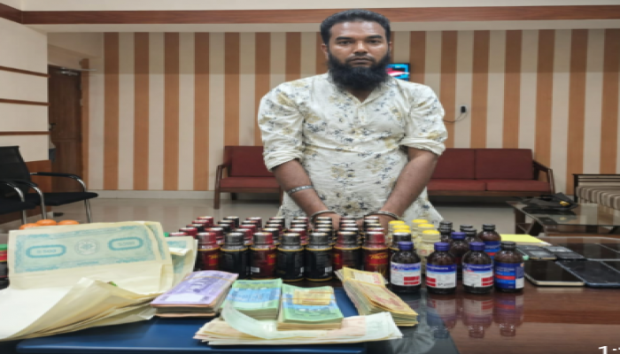 ​কদমতলায় ডিবির অভিযানে মাদক ও অবৈধ সুদের কারবারি আটক