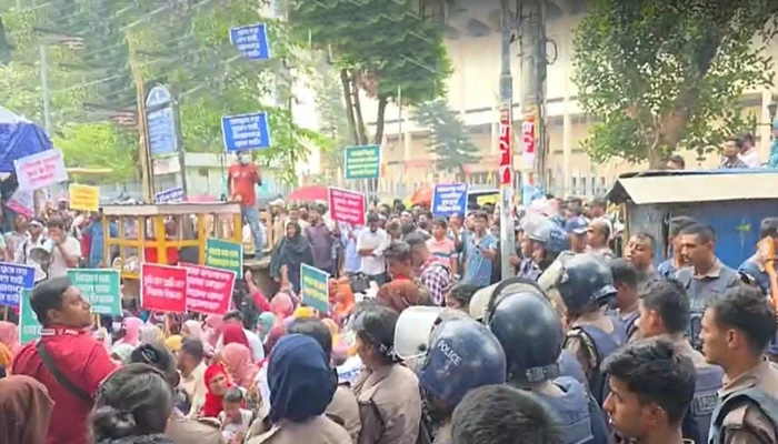 শাহবাগে ফের মুখোমুখি শিক্ষক-পুলিশ