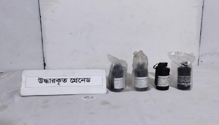 রাজধানীর কামরাঙ্গীরচর এলাকা হতে পরিত্যক্ত অবস্থায় পুলিশের লুন্ঠিত ০৪ টি গ্রেনেড উদ্ধার করেছে র‌্যাব-১০|*