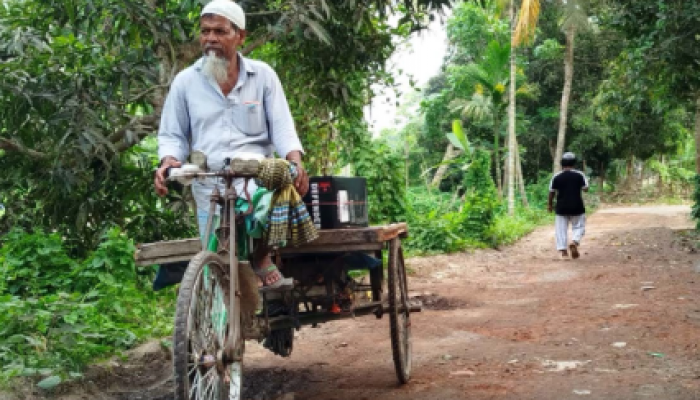 ​সড়ক নয়, যেনো মরণফাঁদ *ছোট-বড় দুর্ঘটনা লেগেই রয়েছে *দুর্ভোগে পাঁচ গ্রামের মানুষ