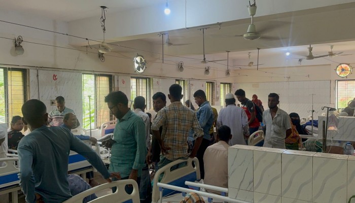 সিংড়ায় খাবার খেয়ে একসাথে অসুস্থ ৮ শ্রমিক, হাসপাতালে ভর্তি