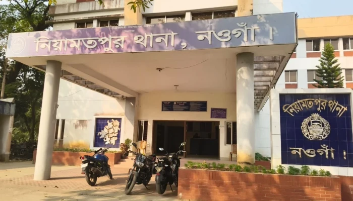 নিয়ামতপুরে ৮০০ পিস ইয়াবাসহ ২ মাদক কারবারি আটক