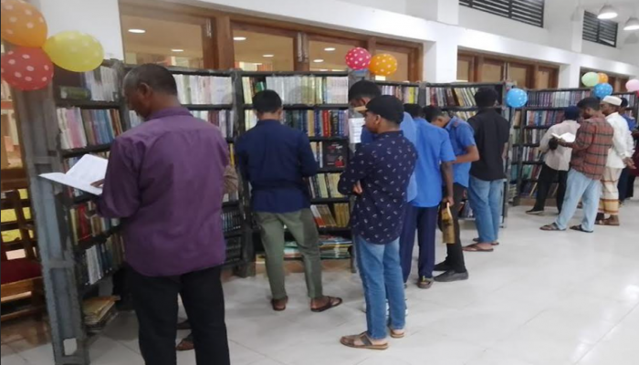 ফুলবাড়ীতে তিনদিন ব্যাপী ভ্রাম্যমাণ বইমেলা ও সাংস্কৃতিক উৎসবের উদ্বোধন