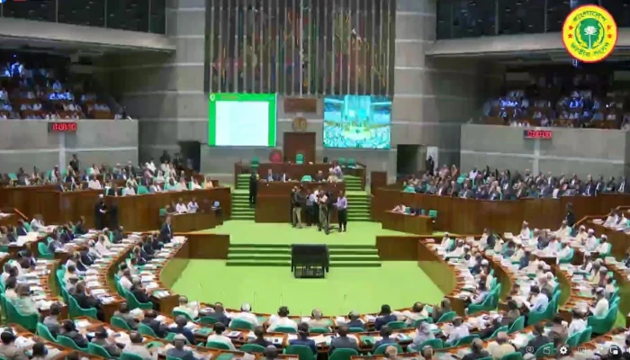 সংবিধান সংশোধন কমিটি গঠনের প্রস্তাব সরকারি দলের, যা বলল বিরোধীদল