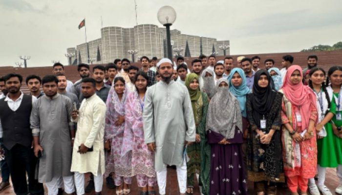 বাউফলের অর্ধশতাধিক শিক্ষার্থী জাতীয় সংসদ পরিদর্শনের সুযোগ পেয়ে উল্লাসিত