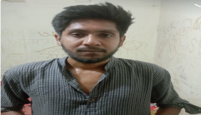 ​রাজশাহী'র আদালতে পেশকারের কাছে চাঁদা দাবি, ওয়ারেন্টভূক্ত আসামী আটক