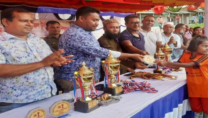 কাউখালীতে প্রাথমিক বিদ্যালয়ের গোল্ডকাপ ফুটবল টুর্নামেন্টের ফাইনাল খেলা অনুষ্ঠিত