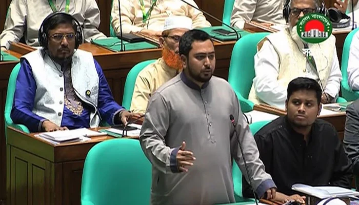 রাষ্ট্রপতিকে অপসারণ করে গ্রেপ্তার করা প্রয়োজন: নাহিদ ইসলাম