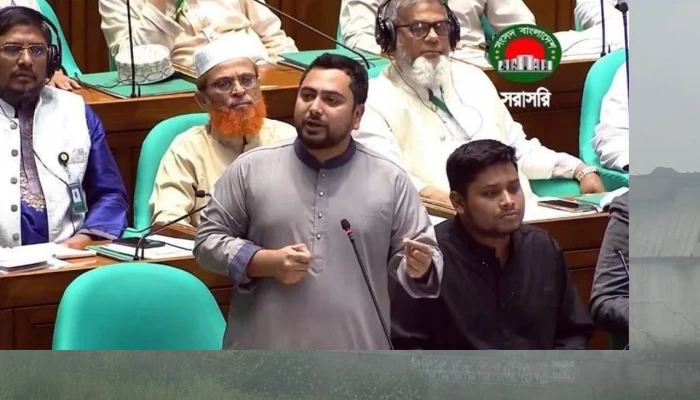 ঢাবি সাংবাদিকদের ওপর হামলায় মামলা নেয়নি পুলিশ, ব্যাখ্যা চাইলেন নাহিদ