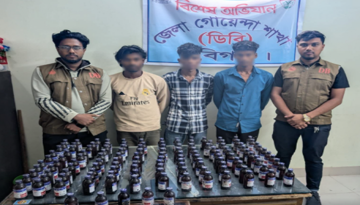 ​‎নবীগঞ্জে ১৩৫ বোতল ইসকাফসহ তিনজন গ্রেপ্তার, পিকআপ জব্দ