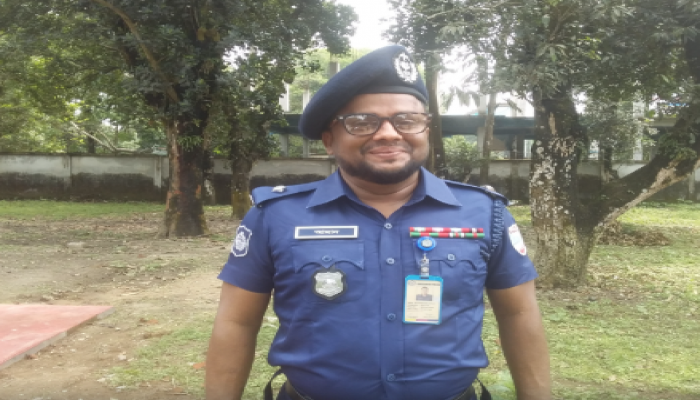 ​নারীদের পাশে মানবিক পুলিশিং: রাণীশংকৈলে ওসি আমানের প্রশংসা