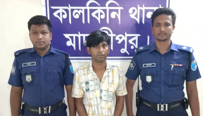 চাঁদাবাজিসহ ১৭ মামলার আসামি রাজধানী থেকে গ্রেপ্তার