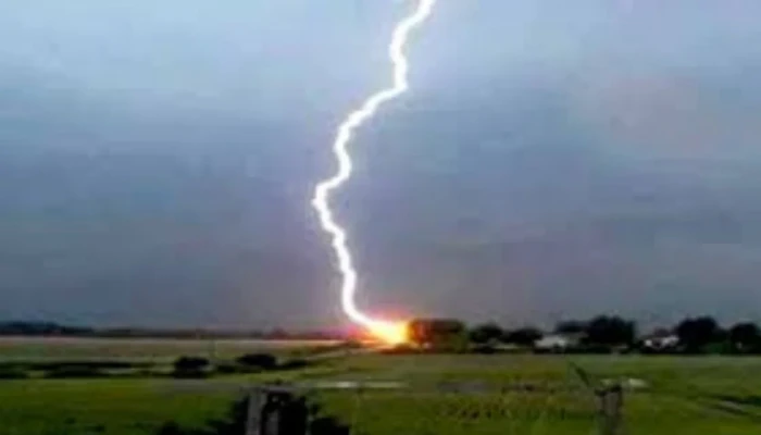 নবাবগঞ্জে বজ্রপাতে একজনের মৃত্যু