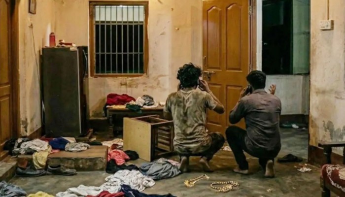 চুরি করতে গিয়ে আটকা : গণপিটুনি থেকে বাঁচতে পুলিশকে ফোন ২ চোরের