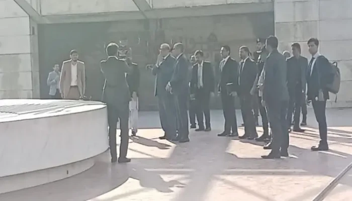 জিয়া-খালেদার কবরে শ্রদ্ধা পাকিস্তানের স্বরাষ্ট্রমন্ত্রীর