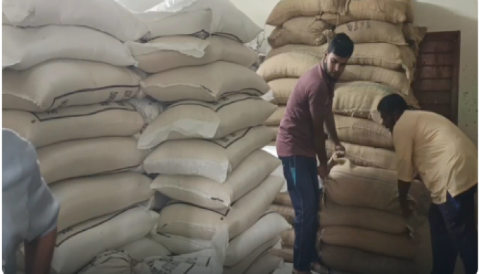 জেলেদের চালে কাটতি, তালিকায় অজেলে! রাজাপুরে ভিজিএফ বিতরণে অনিয়মের অভিযোগ
