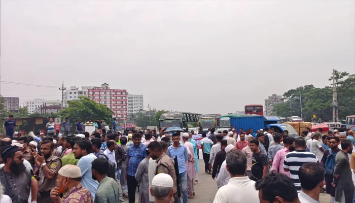জলাবদ্ধতার প্রতিবাদে ঢাকা-চট্টগ্রাম মহাসড়ক অবরোধ