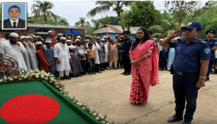 ​রাষ্ট্রীয় মর্যাদায় চিরনিদ্রায় শায়িত বুড়িচংয়ের বীর মুক্তিযোদ্ধা হাজী আব্দুল খালেক