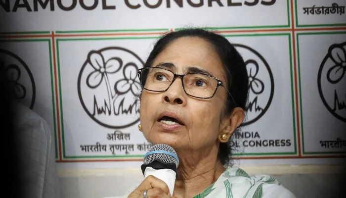সরকার বিরোধীদের এক মঞ্চে ডেকে যে বার্তা দিলেন মমতা