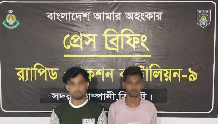 র‌্যাব-৯ এর অভিযানে সিলেটের গোলাপগঞ্জ থেকে চোরাচালানের প্রায় ০২ লক্ষ টাকা মূল্যের ভারতীয় চকলেটসহ ০১ জন চোরাচালানকারী ও বিদেশী মদসহ ০২ জন গ্রেফতার