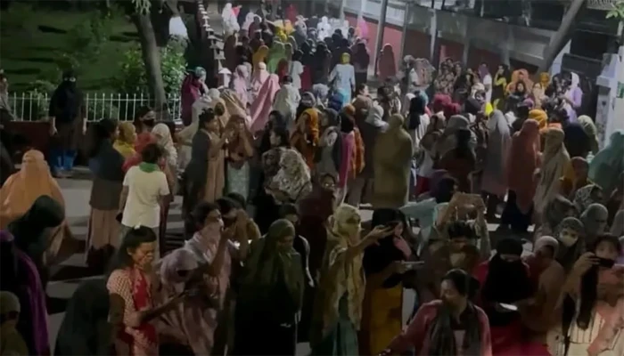 ছাত্ররাজনীতিমুক্ত ক্যাম্পাস চেয়ে ফের উত্তাল ইডেন মহিলা কলেজ