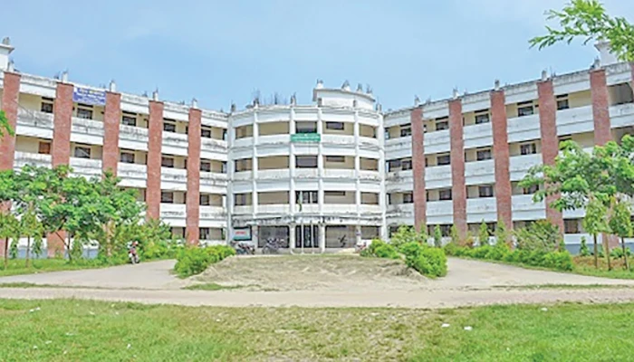 রাজনীতি নিষিদ্ধ ঘোষিত হলেও বাস্তব চিত্র ভিন্ন