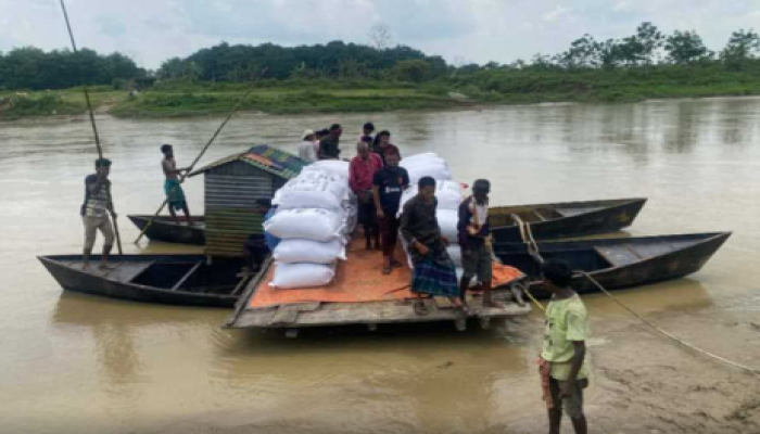 ​চুনারুঘাটে সেতুর অভাবে জীবনের ঝুঁকি নিয়ে  চলছে পারাপার