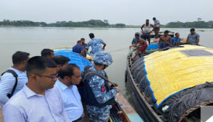 মঠবাড়িয়ায় ৫ লাখ টাকার ১৩ মন রেণু জব্দ, ৭ জেলেকে কারাদণ্ড