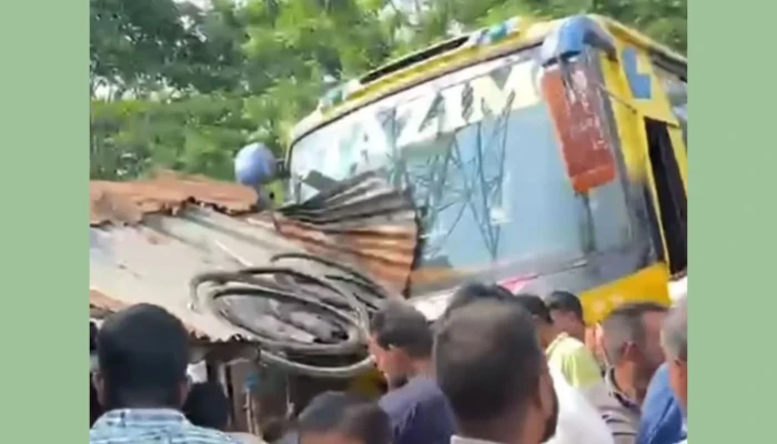 চুয়াডাঙ্গার ভালাইপুরে দোকানে ঢুকে পড়ল দ্রুতগামী বাস