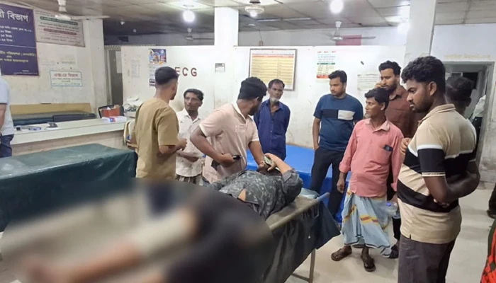 নোয়াখালীতে বাড়ির সামনে গুলিবিদ্ধ জামায়াতকর্মী