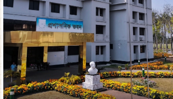 ​পবিপ্রবিতে উপাচার্যের পদত্যাগ দাবিকে কেন্দ্র করে সংঘর্ষ, ক্যাম্পাসে উত্তেজনা