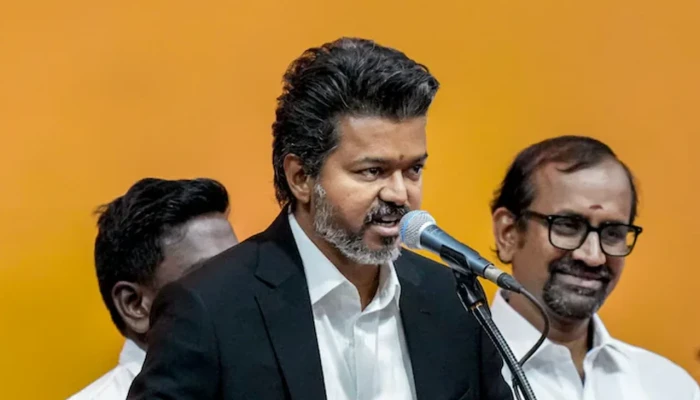 ক্ষমতায় বসেই ৭ শতাধিক মদের দোকান বন্ধের নির্দেশ বিজয়ের