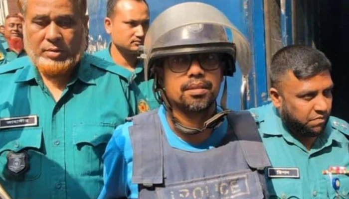 প্রিজনভ্যান দুর্ঘটনায় পলকের ঘাড় ও কোমরের হাড় সরে গেছে