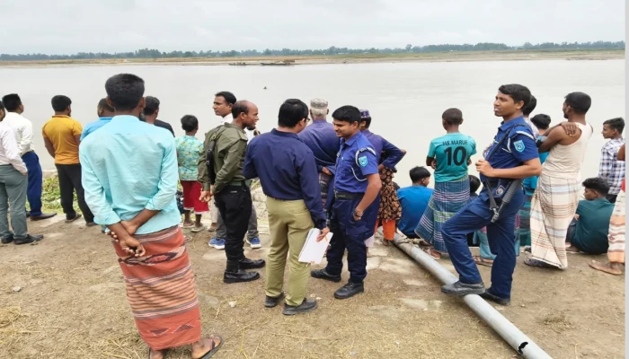 অবৈধভাবে বালু উত্তোলন, ৪ টি ড্রেজার মেশিন জব্দ