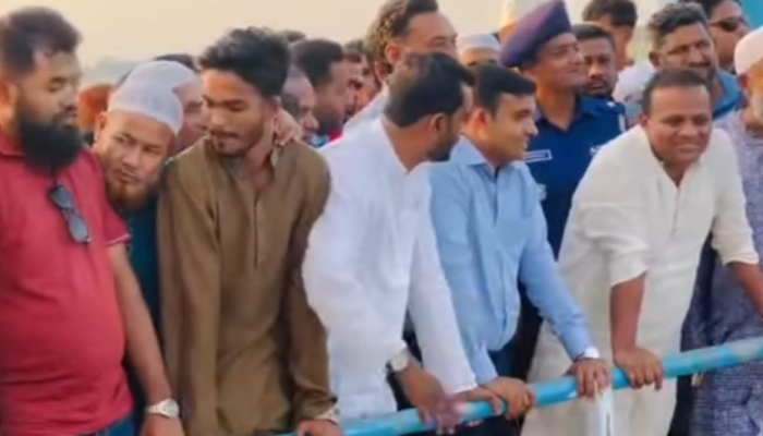 হিজলায় নদী ভাঙন এলাকা পরিদর্শন করলেন নৌ-পরিবহন ও সেতু প্রতিমন্ত্রী রাজিব আহসান