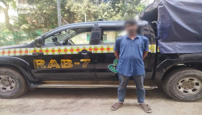 ফেনীতে ১৭ হাজার পিস ইয়াবাসহ মাদককারবারি গ্রেপ্তার