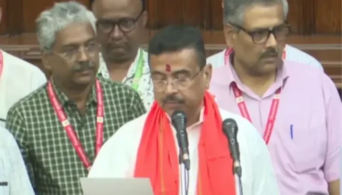 পশ্চিমবঙ্গ বিধানসভার সদস্য হিসাবে শপথ নিলেন শুভেন্দু