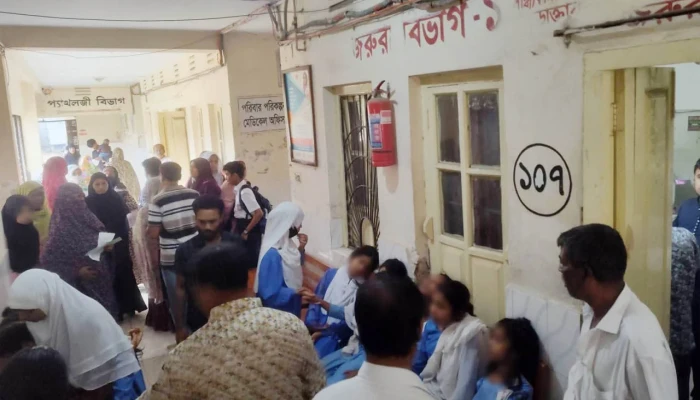 ঈশ্বরদীতে রহস্যজনক বিষক্রিয়ায় অসুস্থ অর্ধশতাধিক শিক্ষার্থী