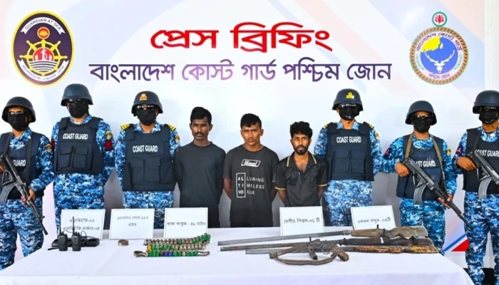 কোস্ট গার্ডের সঙ্গে বন্দুকযুদ্ধ, অস্ত্রসহ ৩ ডাকাত আটক