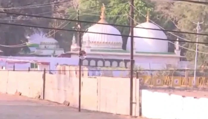 ভারতের ঐতিহাসিক কামাল মওলা মসজিদকে মন্দির ঘোষণা