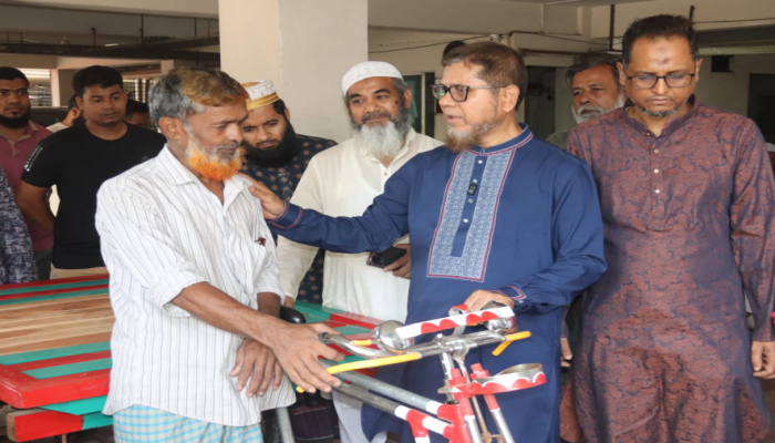 আত্মকর্মসংস্থান সৃষ্টির লক্ষ্যে রাজধানীতে জামায়াতে ইসলামীর ভ্যান গাড়ি বিতরণ