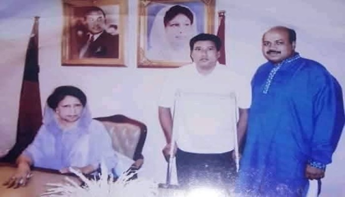 ক্ষমতার হিংস্রতা, একজন ত্যাগী নেতার বেচে থাকার আকুলতা!