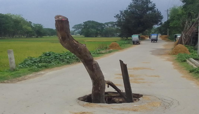 ‎হোসেনপুরে কালভার্ট যেন মরণফাঁদ,দ্রুত সংস্কারের দাবী।