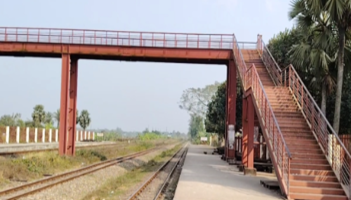 ​কালীগঞ্জে কিশোরগঞ্জ এক্সপ্রেসের ধাক্কায় প্রাণ গেল অজ্ঞাত হকারের