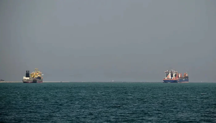 হরমুজ প্রণালি অতিক্রম করল দুই চীনা ট্যাংকার