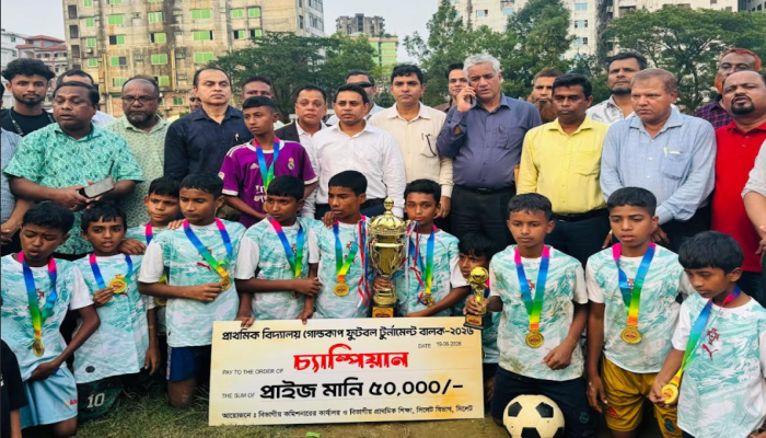 প্রাথমিক বিদ্যালয় গোল্ডকাপ ফুটবল টুর্নামেন্ট বিজয়ী বালকদলকে  মন্ত্রী আরিফুল হক চৌধুরীরর অভিনন্দন