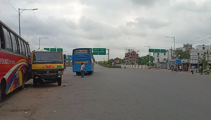 ভাঙ্গায় বাসচাপায় কাভার্ডভ্যানের হেলপার নিহত
