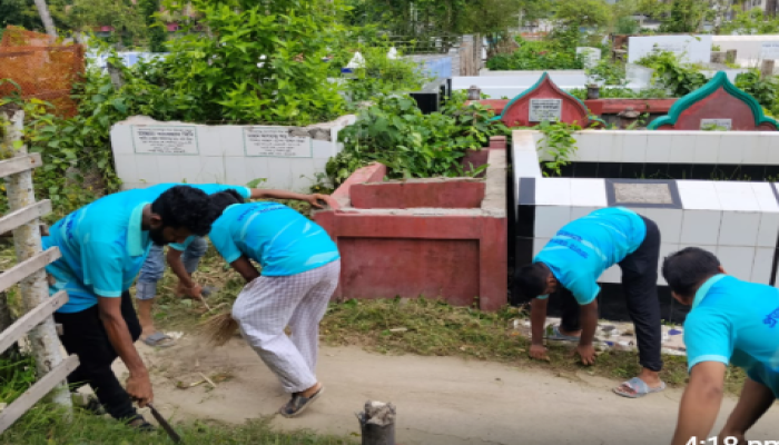 ​প্রত্যয় তরুণ সংঘের উদ্যোগে কবরস্থান পরিষ্কার-পরিচ্ছন্নতা অভিযান